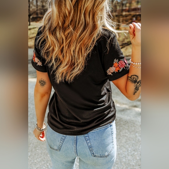 Floral Embroidered Round Neck T-Shirt - Picture 3 of 10